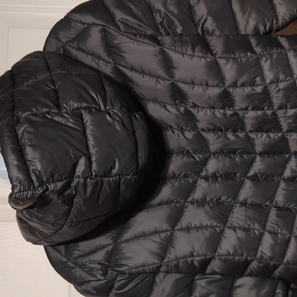 Reebok Quilted Thermal Lightweight Black Jacket With Hood - Picture 10 of 15